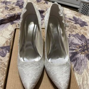 Elegant White Lace Women's Heels